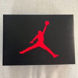 Fire Red Jordan 3’s size 4 (GS)